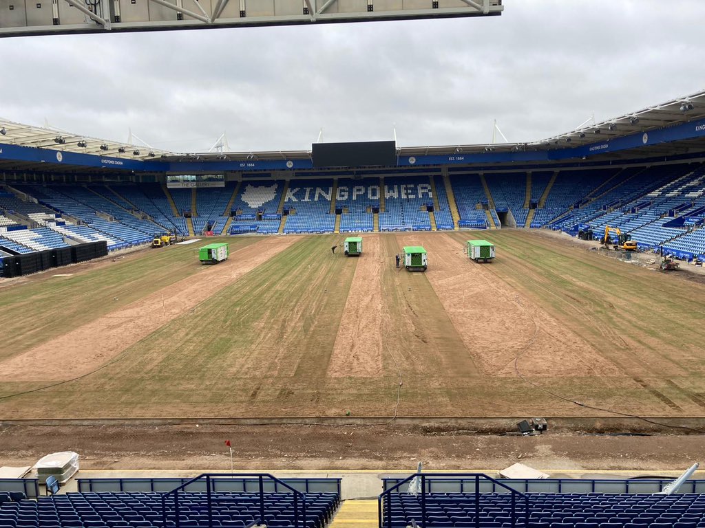 HSportsturf's tweet photo. Impressive work by the @GrassmaxSystems stitching team this week. @LCFC and @LUFC each finished inside 4 days, ahead of programme with excellent #quality and #consistency throughout #hybrid #stitchedpitch #stadiumpitch #GrassMax #LCFC #LUFC https://t.co/fnvg4zwpAc