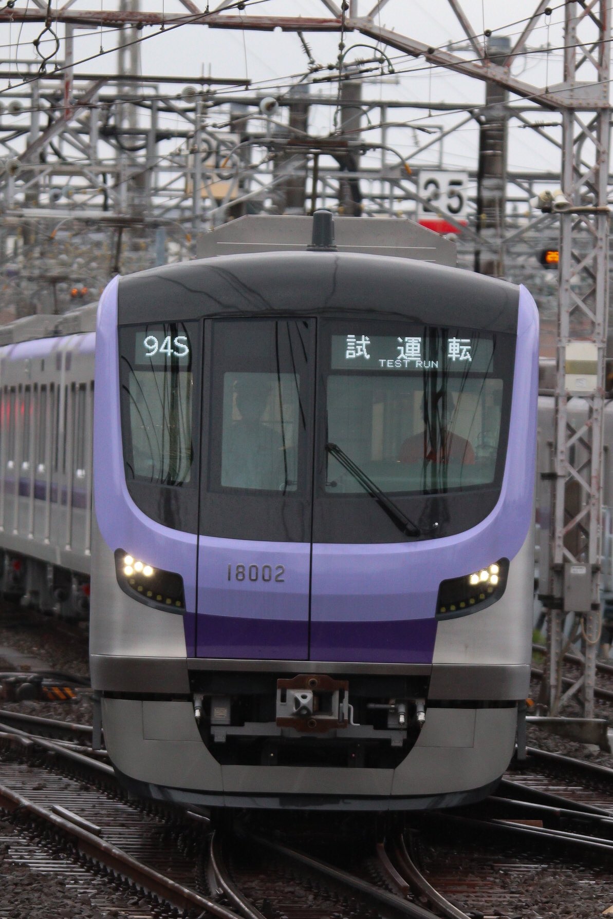 1200px-AVBWU681_KMB_87D_28-05-