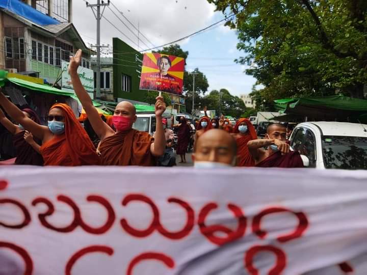 kay_aprilnyein's tweet photo. Mandalay Sangha Union Monks marched and protested against the military dictatorship as 146th day of protests.
#July4Coup
#WhatsHappeningInMyanmar https://t.co/pvKBIqHqak