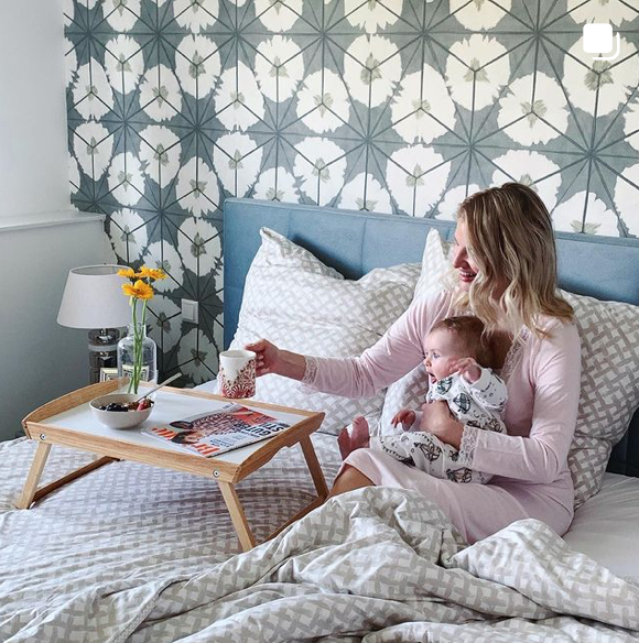 Sunday morning snuggles with <a href="/chrissabella27/">Christina</a> and her beautiful baby #bonsoirmamas #bonsoiroflondon