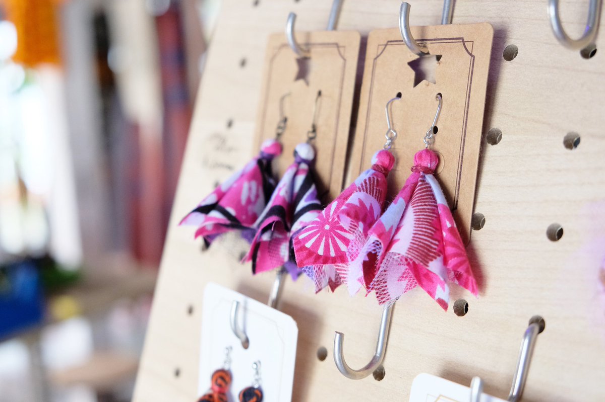 TokyoUtility's tweet photo. ADEGO
African Textile Market
・
アクセサリーもいろいろ
本日、20時までです。
https://t.co/79O03MDDJG
・
#ADEGO #アデゴ #アフリカ #ガーナ #アフリカ布 #AfricanTextile #アクセサリー #端切れ #ファッション
#東京 #中目黒 #長屋
#スペースユーティリティトーキョー
#spaceutilitytokyo https://t.co/6HyixVf8Yr