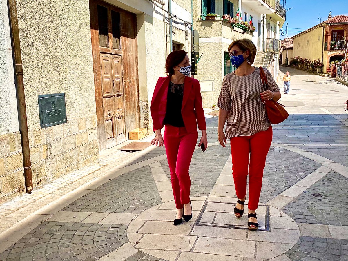 RossellaMuroni's tweet photo. L’ecologia, la comunità, la passione politica di giovani donne, la rinascita dei territori. In Basilicata, insieme con la sindaca di Armento, Maria Felicia Bello. Un posto che ha la storia giusta per parlare del futuro. Ora cominciamo ragazze #primeministerBasilicata https://t.co/d6vxQOV9c0