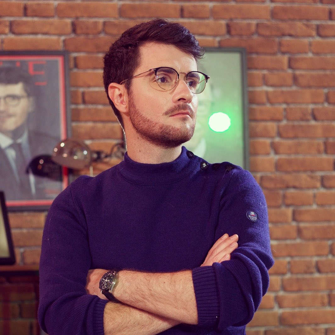 _Amixem's tweet photo. Nouvelle vidéo on élit la meilleure entreprise des abonnés, un des meilleurs tournages de ma chaîne c’était fou ⤵️ 
https://t.co/ZkK9treFp6

Et ça c’est moi en entrepreneur visionnaire qui a inventé la prochaine intelligence artificielle permettant de faire la vaisselle ⤵️ https://t.co/7uN2SZXNJw
