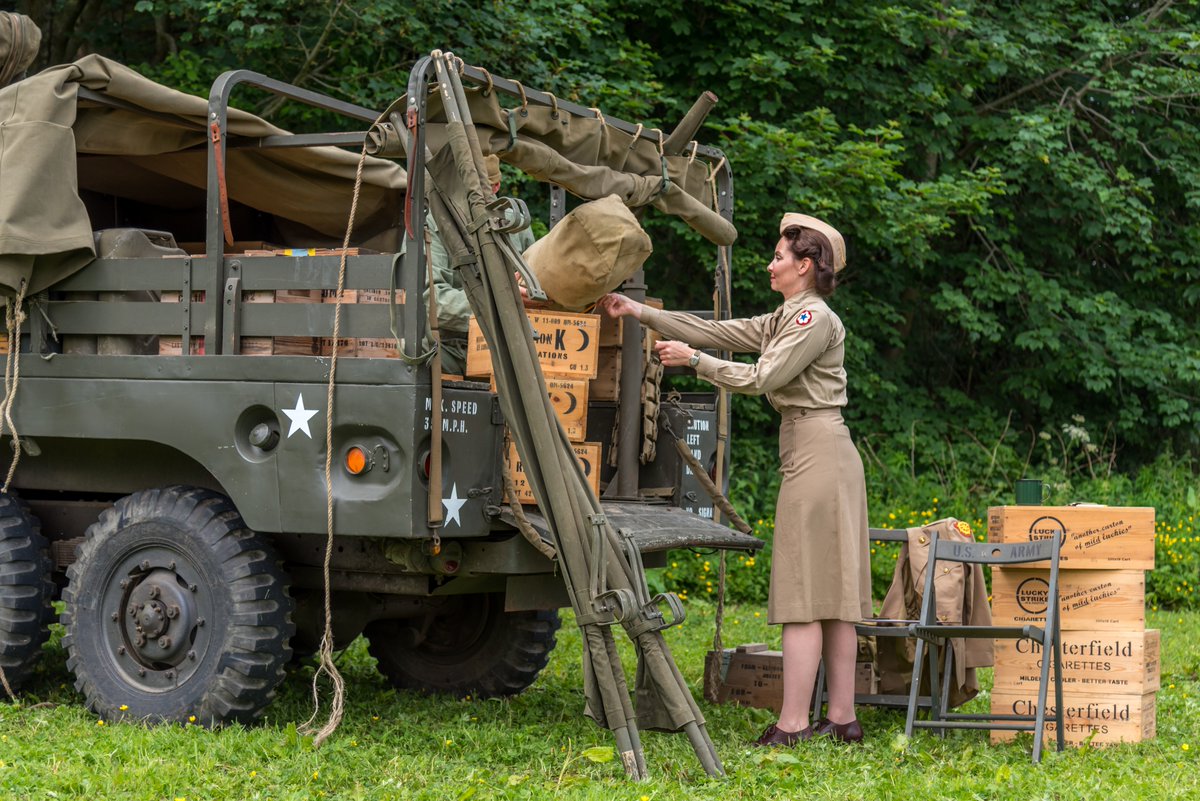 WomenAtWar2's tweet photo. 1/3 If I were a #WAC in #WWII I’d have worked in logistics, perhaps organising supplies in a depot or managing the shipment of troops from a port, so I recreated some scenarios as part of a #livinghistory #photography day with @chappersphotog1. I'm with the #ArmyServiceForces https://t.co/K6zPwtcw1u