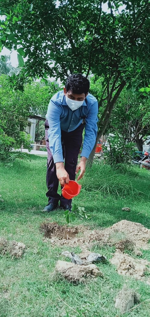 Shashan04764187's tweet photo. @mvvnlraebareli  tree plantation at Bachrawan https://t.co/a4nSueHlzn