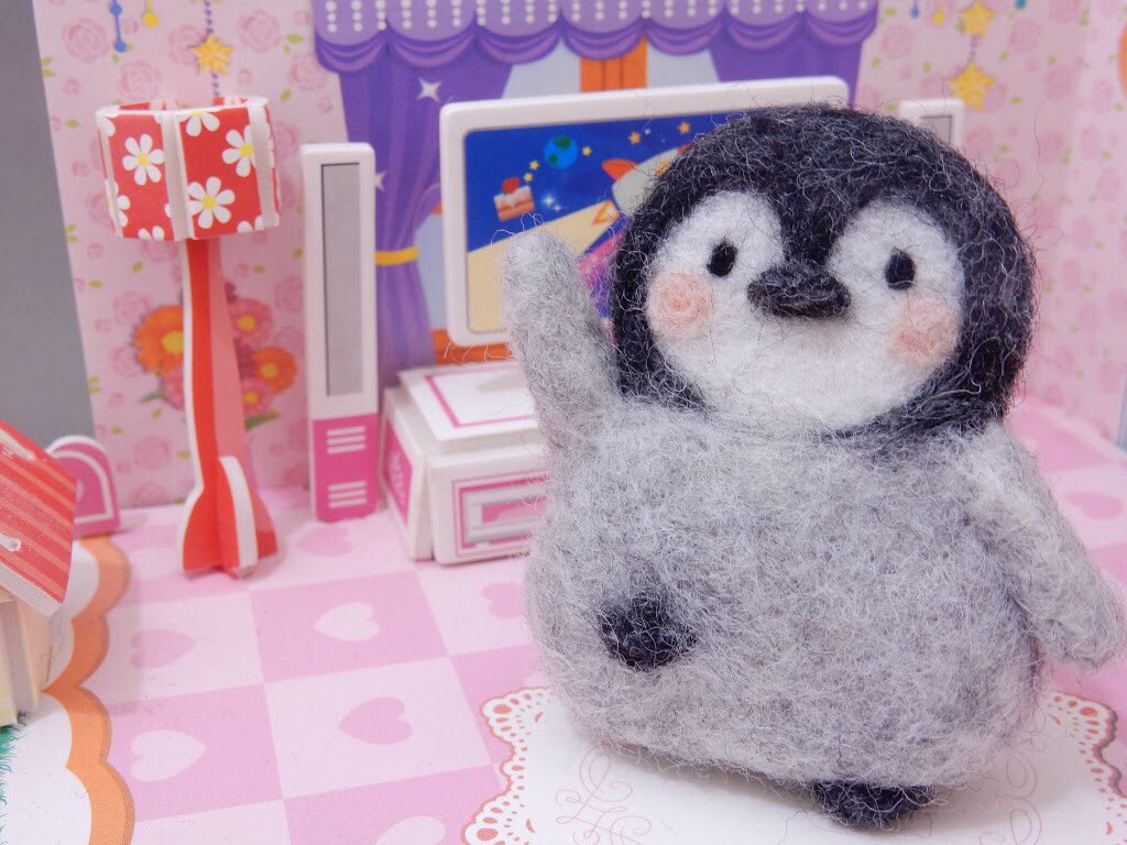 読書の秋のペンギンさん 羊毛フェルト （羊毛フェルトのペンギン