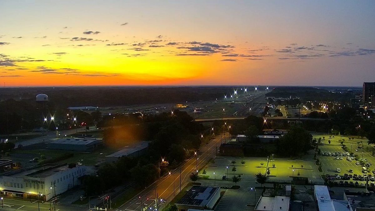 SydneyMadisonW's tweet photo. Happy Fourth of July everyone! 🇺🇸🎆Here is a special sneak peek for today's #TimeLapseTime on GMC Weekend! @SimonWPDE @wpdeabc15 #scwx #ncwx https://t.co/ROtZMVzIdy