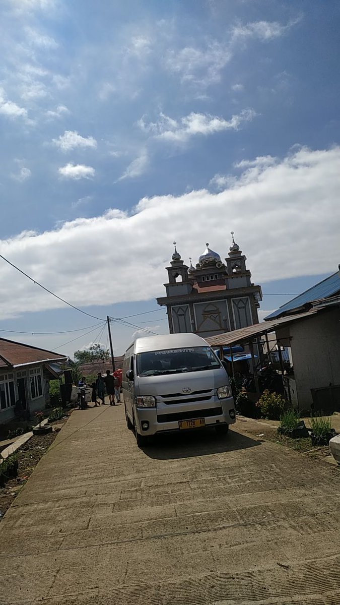 TransTeladan's tweet image. Hiace commuter teladan trans @gunung slamet Jawa Tengah