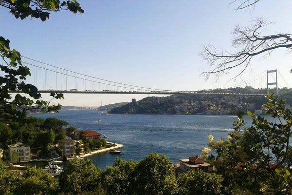 estebanyakari's tweet photo. Bir arkadaşım manzarasi  çok guzel, muhakkak gidin dedigi icin bugun cocukluk arkadaşımla Mihribat Korusu'na gidip 2 erkek sap sap romantik akşam yemeği yiyeceğiz. https://t.co/u0tRcrjVBx