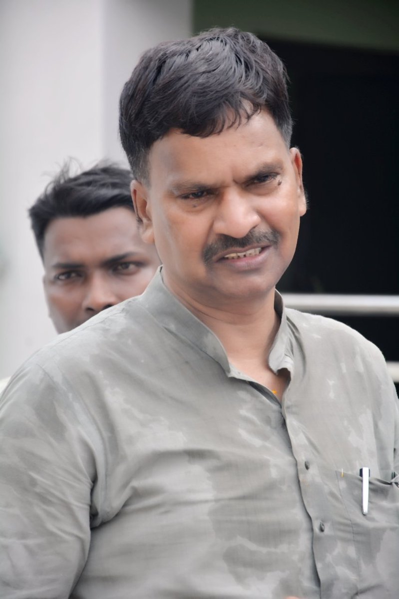 gaganpratap2's tweet image. *जो पानी से नहाता है वो लिबास बदलता है, लेकिन जो पसीने से नहाता है वो इतिहास बदलता है !!*
 *One who bathes with water changes his dress, but one who bathes with sweat changes history!!*
    सदर विधायक जिंदाबाद
माननीय राकेश राठौर जिंदाबाद