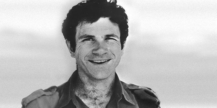 philippemeyer92's tweet photo. Il y a 45 ans, le 4 juillet 1976, le Colonel Yoni Netanyahu dirigeait le raid de #Tsahal à #Entebbe en Ouganda qui libéra 105 otages des terroristes palestiniens du FPLP. Il fut la seule victime israélienne de cette opération historique. Respect et honneur en sa mémoire. https://t.co/PKsbFTuleJ