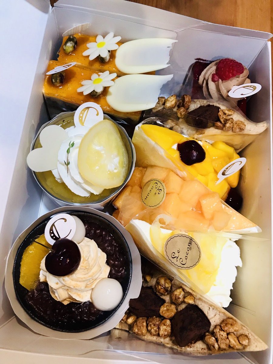 Lanikai_96734's tweet image. 今日の誕生日ケーキも『ル・ココン』さん🧁
我が家のル・ココン人気、根強し😋
しかし、いつも新作？と思えるほどバリエーションが豊富なので、選ぶのも楽しい😆
#LeCocon