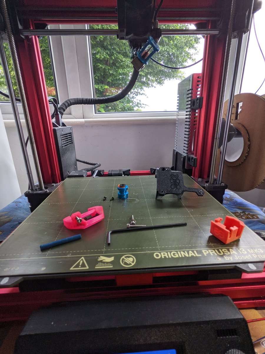 311props's tweet photo. If you guessed @phaetus3D Dragon screws shaking loose and the lower half falling down you would be correct. Well I guess I have another thing to add to my list of things to check more often. #phaetus #dragonhotend #3dprintdk https://t.co/Af2rB8kZ1R