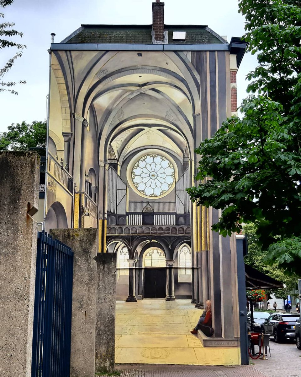 IngmarG's tweet photo. Prachtig nieuw werk van De Strakke Hand van de helaas verdwenen Mariakerk. Naar een schets vd Haarlemse meester Pieter Saenredam, die in de 17e eeuw veel kerkinterieuren schilderde. 
#utrecht #Graffiti #muurschildering #streetart https://t.co/MAuA4Odk6g