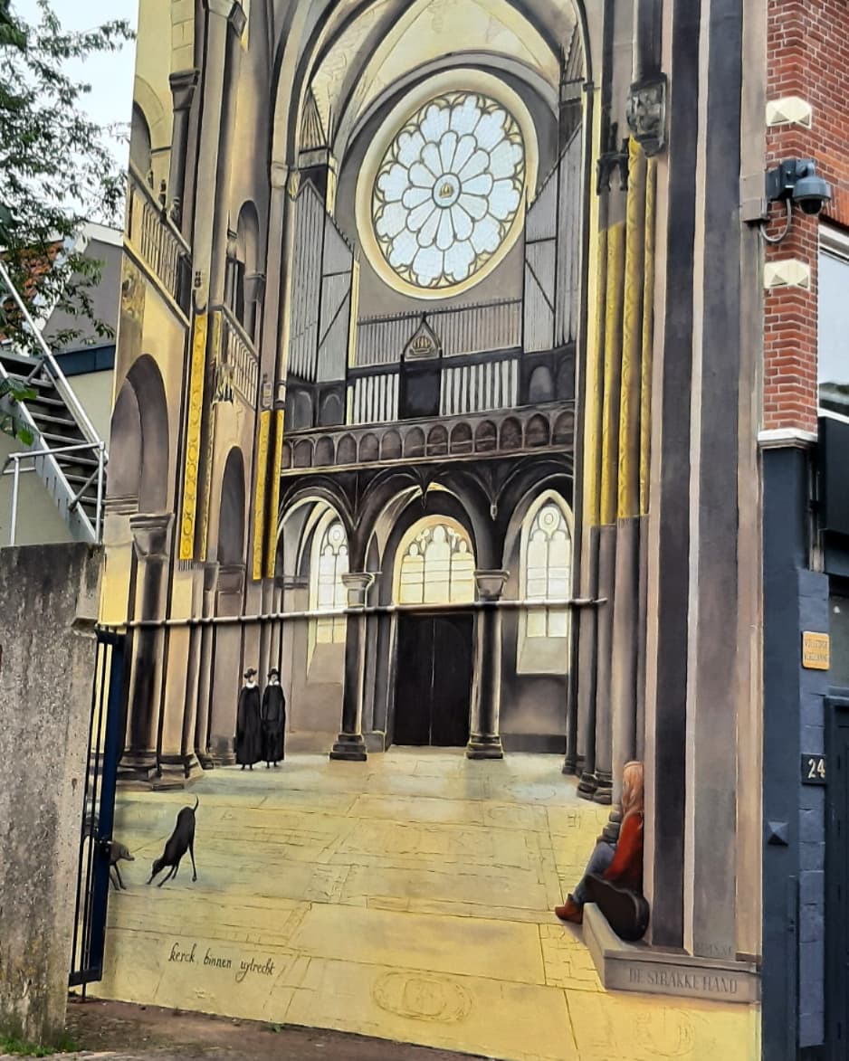 IngmarG's tweet photo. Prachtig nieuw werk van De Strakke Hand van de helaas verdwenen Mariakerk. Naar een schets vd Haarlemse meester Pieter Saenredam, die in de 17e eeuw veel kerkinterieuren schilderde. 
#utrecht #Graffiti #muurschildering #streetart https://t.co/MAuA4Odk6g