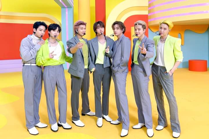 BTSRadioUK's tweet photo. #BTS_Butter 🇬🇧 UK airplay figures

May = 1,269 plays
June = 8,401

01.07- 315
02.07- 225
03.07- 205

Total plays : 10,415

Please keep requesting #BTSARMY 

#BTS #SmoothLikeButter #RequestBTS @BTS_twt #PermissiontoDance https://t.co/ijdYqPAbQY