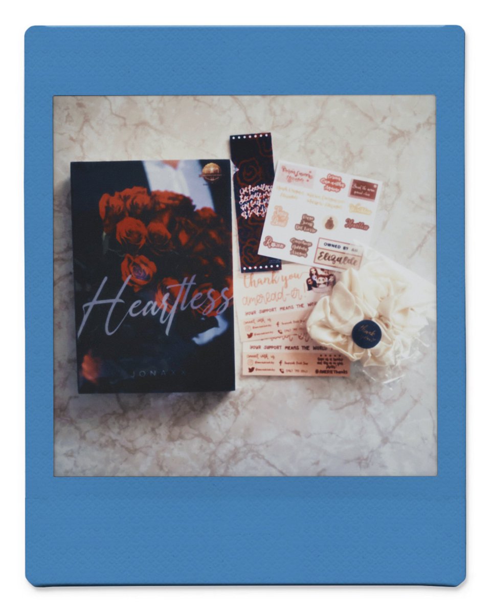 rylasierra's tweet photo. Bigla nalang pumunta jowa ko dito sa bahay namin tapos may inabot saakin at sabay sabing.... 
“Ayan na si rozen,yung babe mo na lagi mong kinukwento saakin”

THANK YOU SA AWOJ KOOOO NA VERY SUPPORTIVE AHHHHH ❤️🥺 skl hehehe 

@ameriehidalgo @amereadsbookshp #AMERIEceived https://t.co/d5H87Fo0tZ