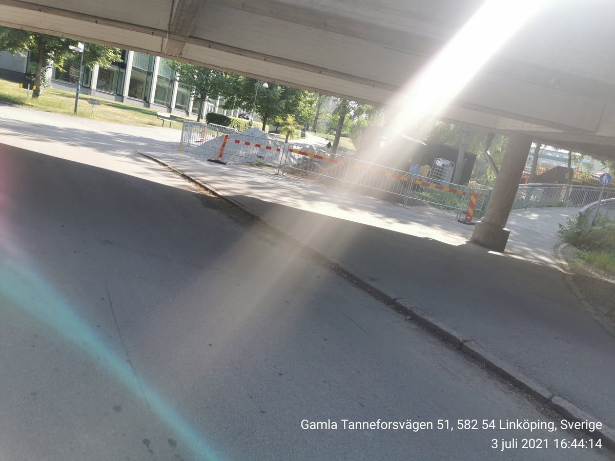vagarbeteLKPG's tweet photo. 210703 Grävarbete Gamla Tannerforsvägen/Mickeys Strandfik, #linköping
#arbetepåväg
#vägarbeteLkpg
#vägarbete
#taplan
#trafikanordningar
#trafikavstängning
#trafik
#vägmärken https://t.co/QwduRBlrLr