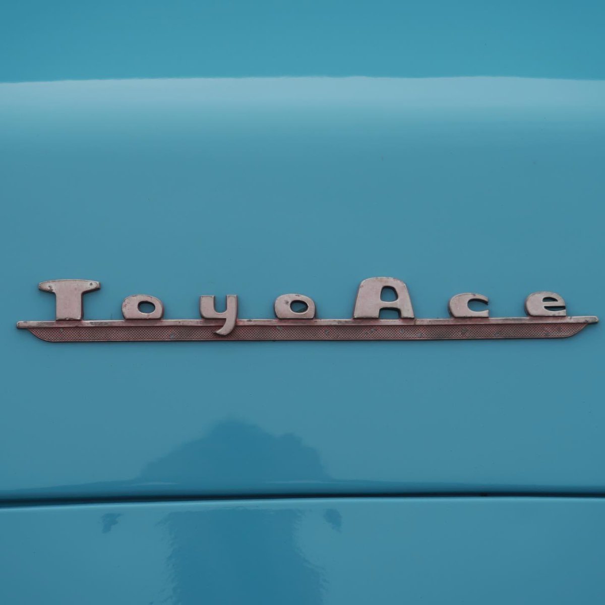 moeginomurarock's tweet photo. 【ROCKよりちょっと先輩がご来店!】
1959年製toyoaceと1969年製Kawasaki90SSです!
toyoaceは完璧に動く車体に驚愕!
バイクは良さん修理中です🔧
運が良ければお目にかかることもあるかもしれません!
古い車体はいいな〜
#toyoace
#90ss
#kawasaki90ss https://t.co/qZA6yhzlPQ