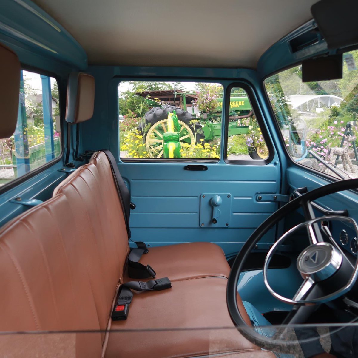 moeginomurarock's tweet photo. 【ROCKよりちょっと先輩がご来店!】
1959年製toyoaceと1969年製Kawasaki90SSです!
toyoaceは完璧に動く車体に驚愕!
バイクは良さん修理中です🔧
運が良ければお目にかかることもあるかもしれません!
古い車体はいいな〜
#toyoace
#90ss
#kawasaki90ss https://t.co/qZA6yhzlPQ