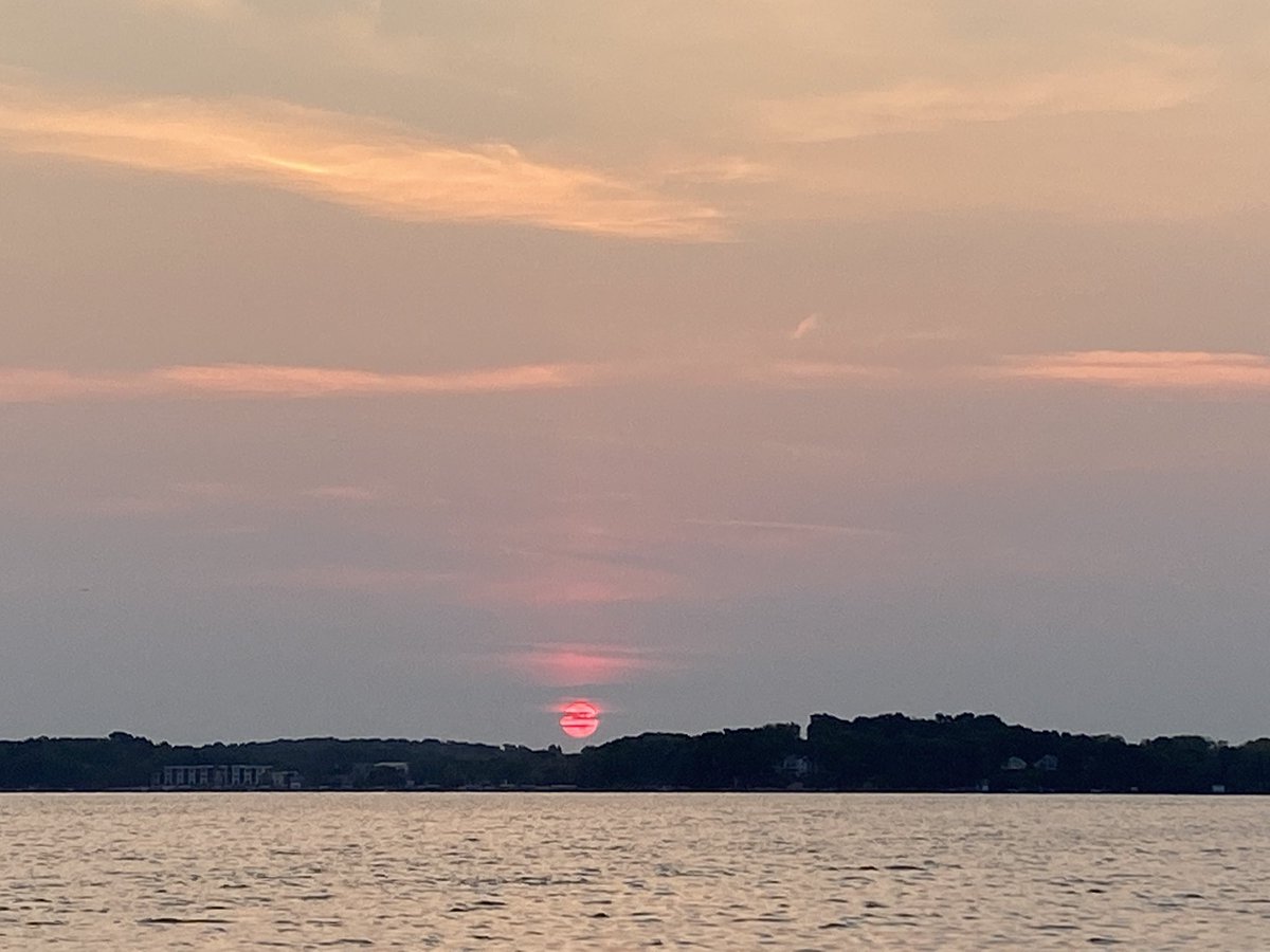 madnewsboy's tweet image. Sunrise, Lake Waubesa. @CapCityMuskies