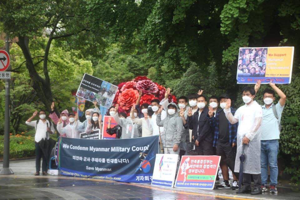 Vinn10301768's tweet photo. The Chin Youth Association of South Korea (CYOSK) conducted a protest against the military coup in front of the Russian Embassy in Seoul. #July4Coup #WhatsHappeningInMyanmar https://t.co/XcSzmbAPeN