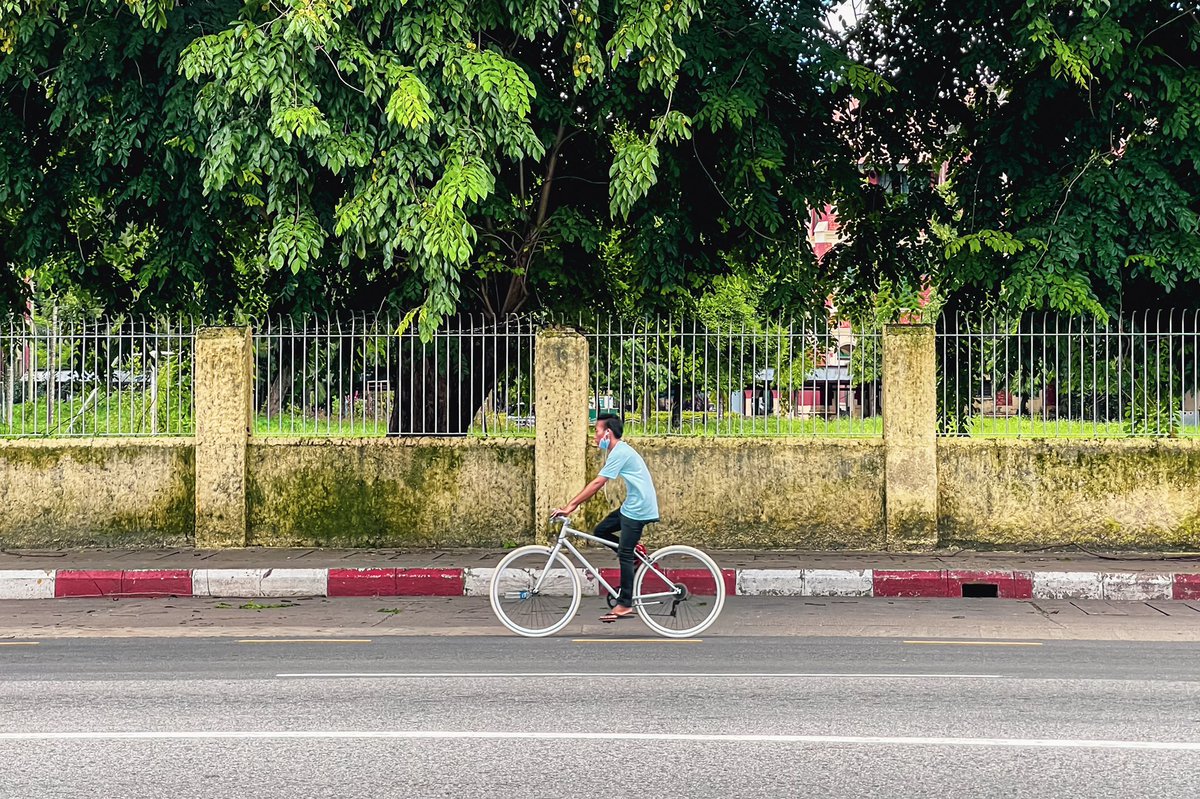 What I found walking around downtown #Yangon this Sunday — 

1. more Ambulance sirens (as #COVID19 surge)

2. long queues at ATMs (an older woman over 60 told me they came there around 3:30 AM to queue) 

3. fewer people in the street 

4. SAC soldiers 

#WhatsHappeningInMyanmar
