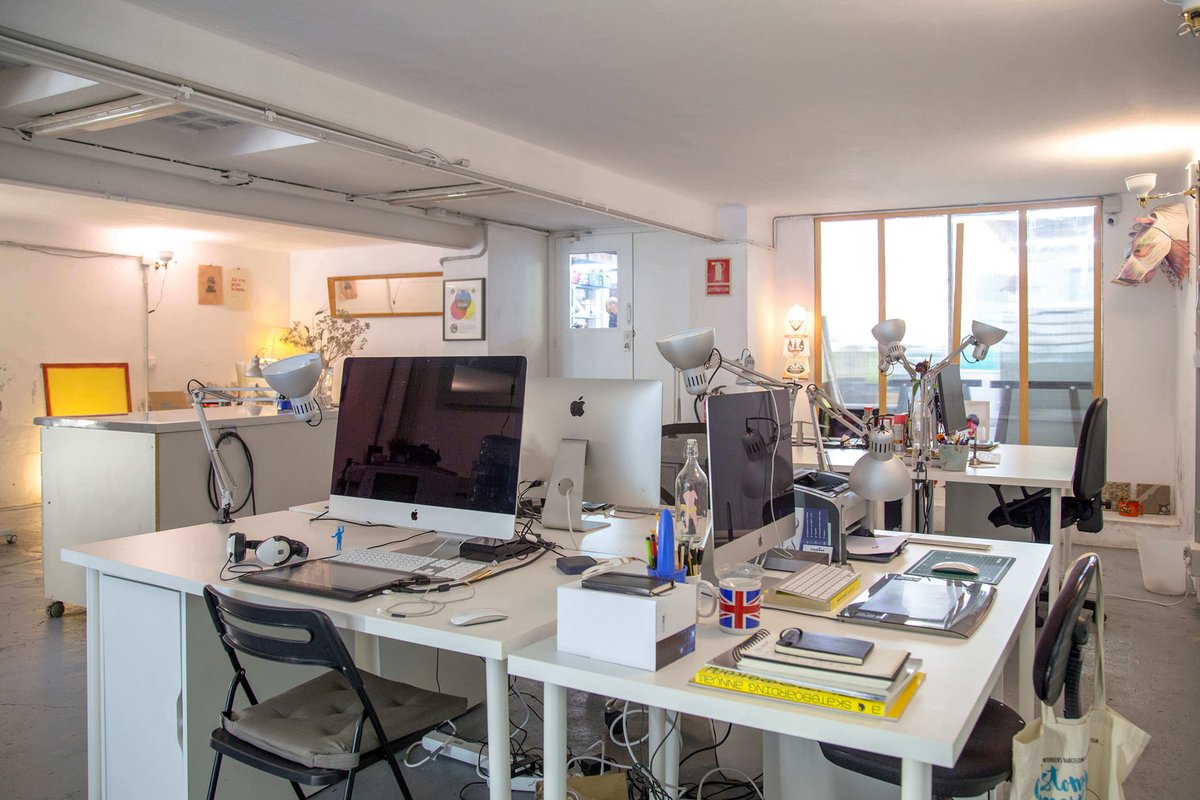 bcnmes's tweet photo. 🤓 ¿A vosotrxs también os toca pringar en julio? We got you! En los #coworkings de #LaComunidad trabajaréis tan a gusto como en casa. 💥@hi_cloudworks @PrintWorkersBcn @cooccio @comusicwork @kubikbcn 
¡Echa un vistazo a la lista completa!
👉 https://t.co/OQt9WuNY2z https://t.co/AL6i60GAeA