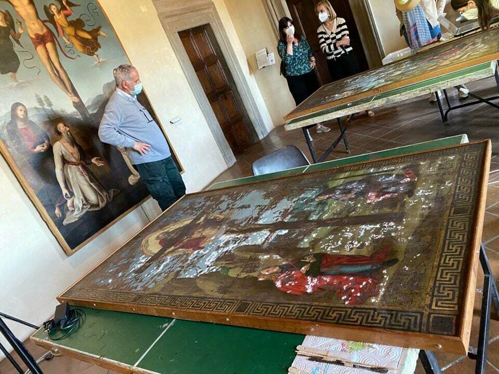 susangalbarini's tweet photo. #communityartisticaculturale 🇮🇹 @susangalbarini BUONA NAVIGAZIONE e,INVITO MEWE profilo+Gruppo https://t.co/xep5tMSjcy: Allegati https://t.co/hpcNcVjGCX RESTAURO a TRATTEGGIO VERTICALE del GONFALONE SS.TRINITA'1499 Opera giovanile di RAFFAELLO SANZIO 1483+1520 @santi_raffaello https://t.co/aOZ5LtbtG6