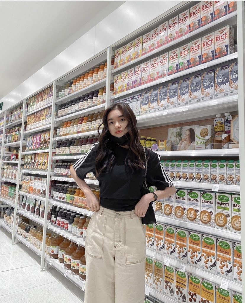 nicolekrystn's tweet photo. Hello https://t.co/gjv0BlMkIP