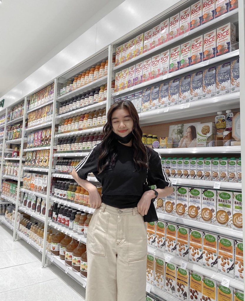 nicolekrystn's tweet photo. Hello https://t.co/gjv0BlMkIP