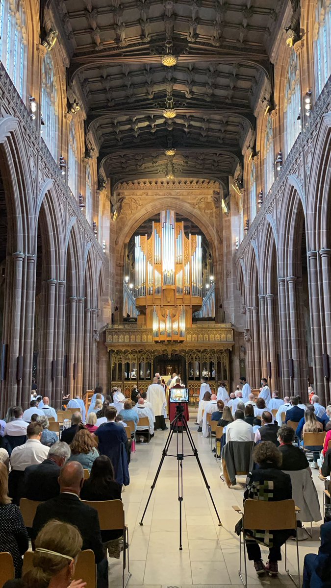 DioManchester's tweet photo. A joyous and spirit-filled ordination service, beautifully orchestrated at @ManCathedral

#NewRevs https://t.co/RfEhaWLajU