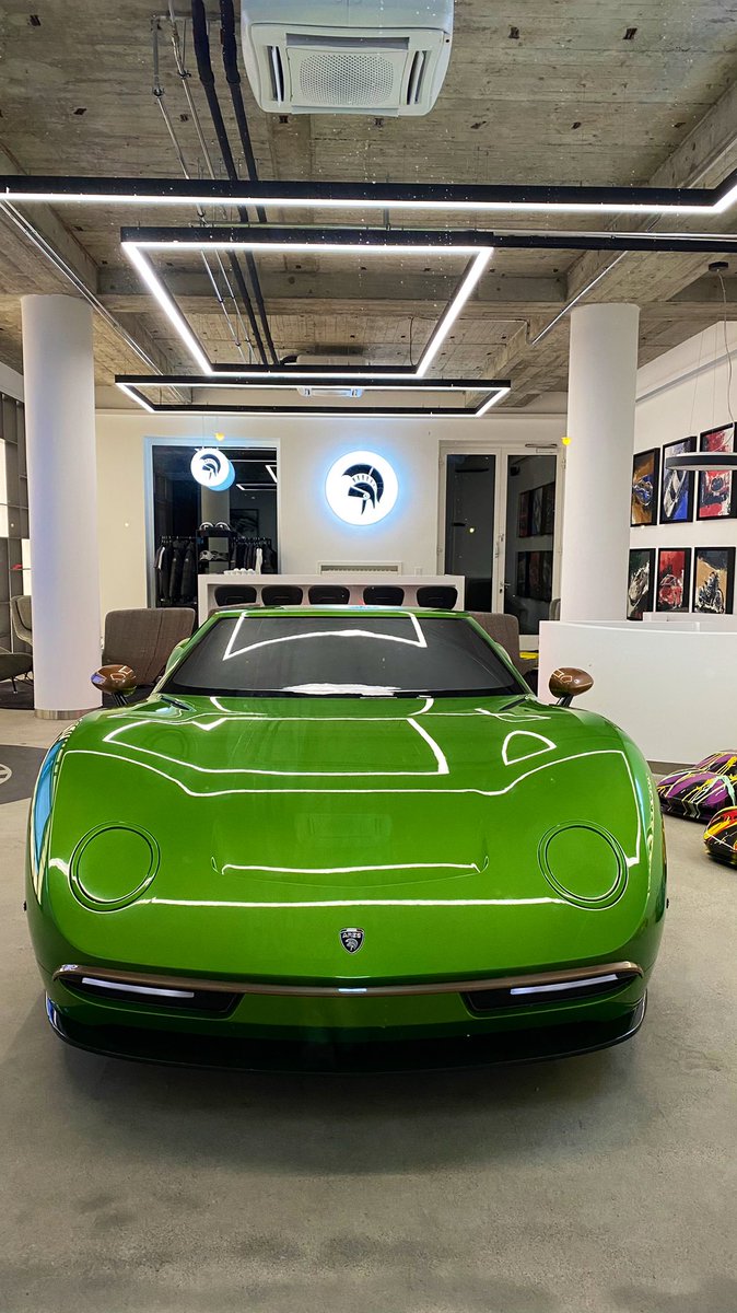 mervew's tweet image. About last night🌛🌃
Islek bir caddede böyle seyler görüyorum 🏎
Münih cok fazla lüks araba görebileceginiz sehirlerden biri diyebiliriz, Isvicre kadar olmasa da. Bir yerden sonra cekmeyi birakip tadini cikardigim icin fotograf bu kadar 😃 #munich #munchen #leopoldstraße