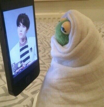 Chrystical's tweet photo. @BTS_twt Yooongiiiiiii 💜💜💜 https://t.co/KPoZ3Na2km