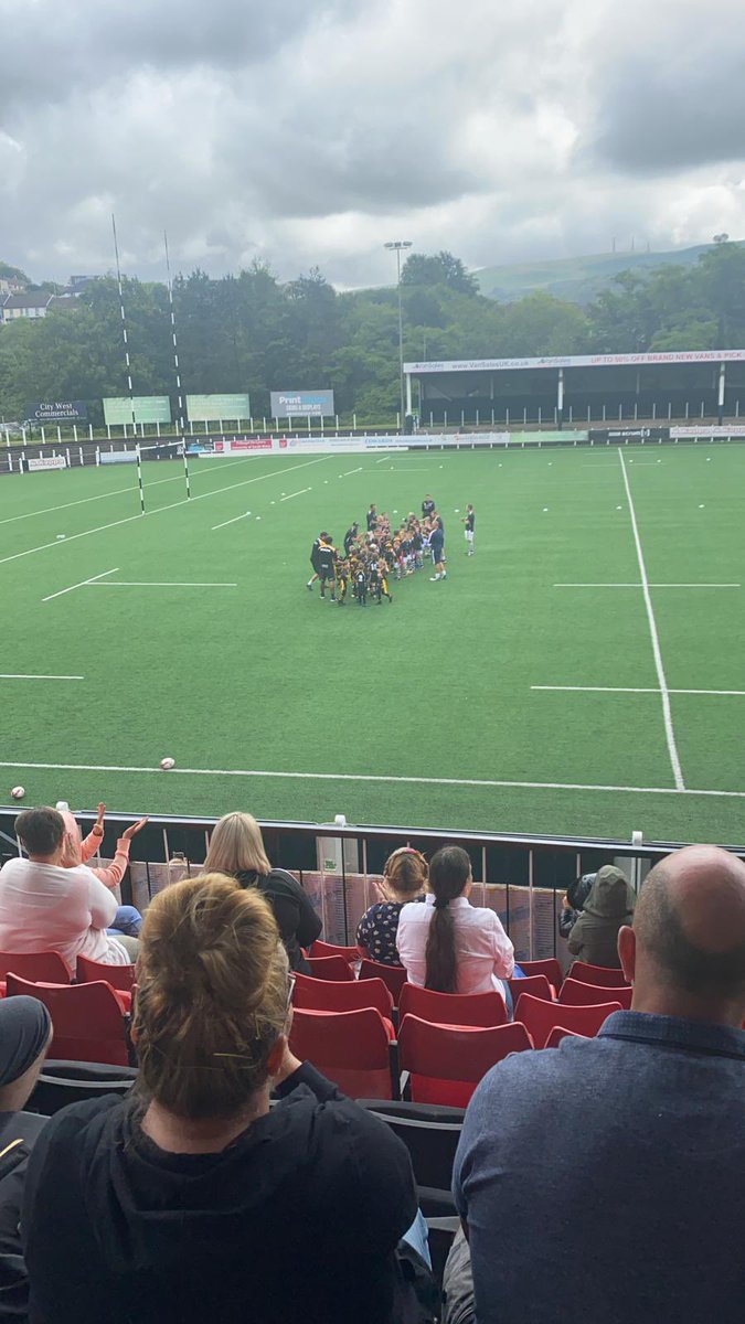 thebunsrfc's tweet photo. Well done to our baby black and ambers 🖤💛 (photo credits @LewisSkrines) https://t.co/uuz9vsRYXF