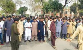AbdulWahabChe12's tweet photo. It's 21st century But the students of Punjab university Lahore are stil living in the history, under the fear of raids by goons like it happens in Palestine or Kashmir.We want academic freedom at campuses.
#PURejectsJamiat
@DrNiazAhmadSI 
@Dawn_News 
@NidaKirmani 
@MJibranNasir https://t.co/eQd3iqtq10