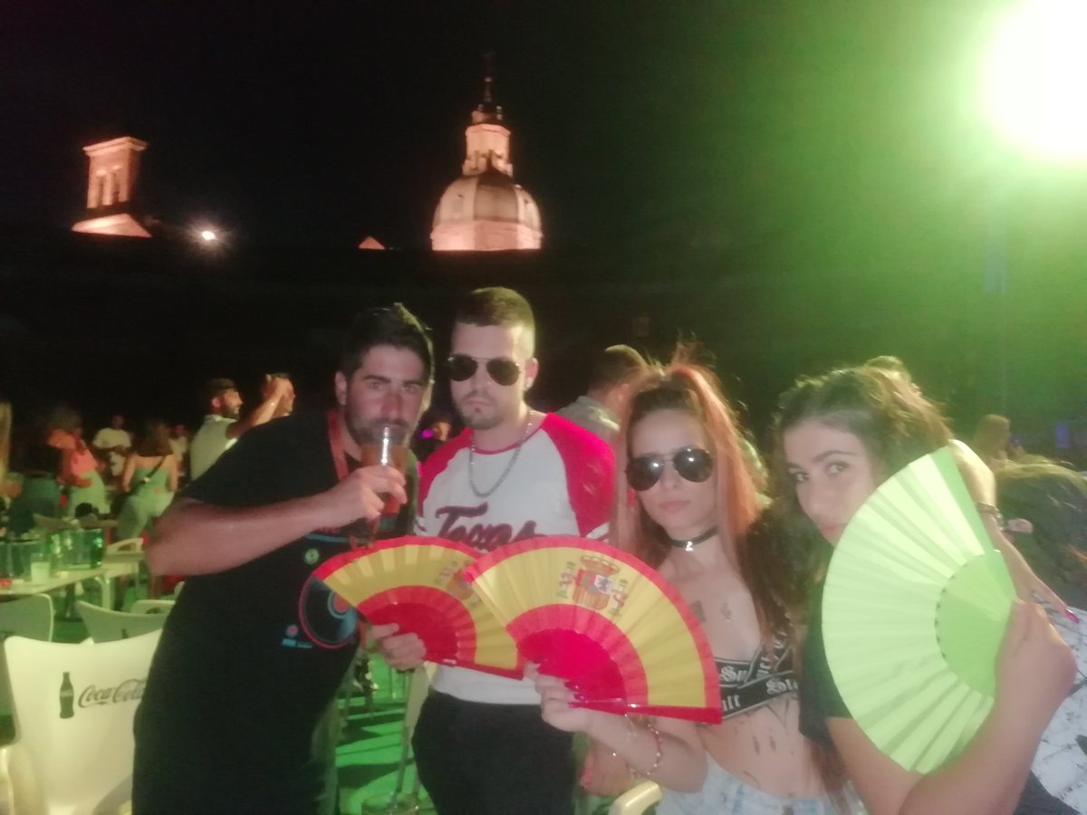 Fergarrigo1's tweet photo. Primer fieston remember después de mucho tiempo 🇪🇦😎🥂 #DjMarta #DjNeil #LaSiestaTalavera https://t.co/10qyjc7m9z