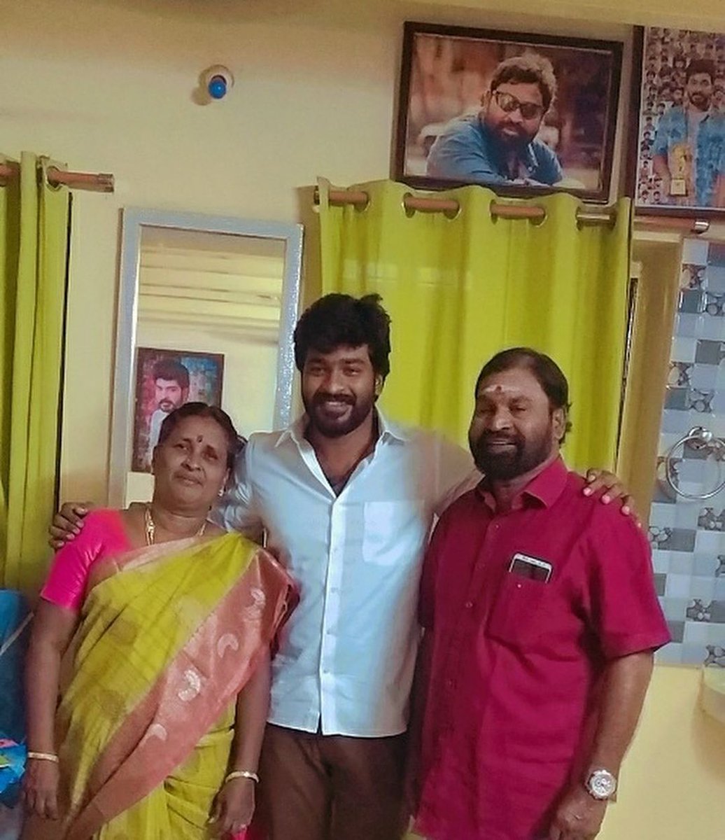 KalaiSuresh10's tweet photo. Cute family ❤️
@ActorNavinkumar #navinactor_official #actornavinkumar #actornavin #jnk #navinkumar #makkalnayaganjnk #navin https://t.co/fen431Ceh0
