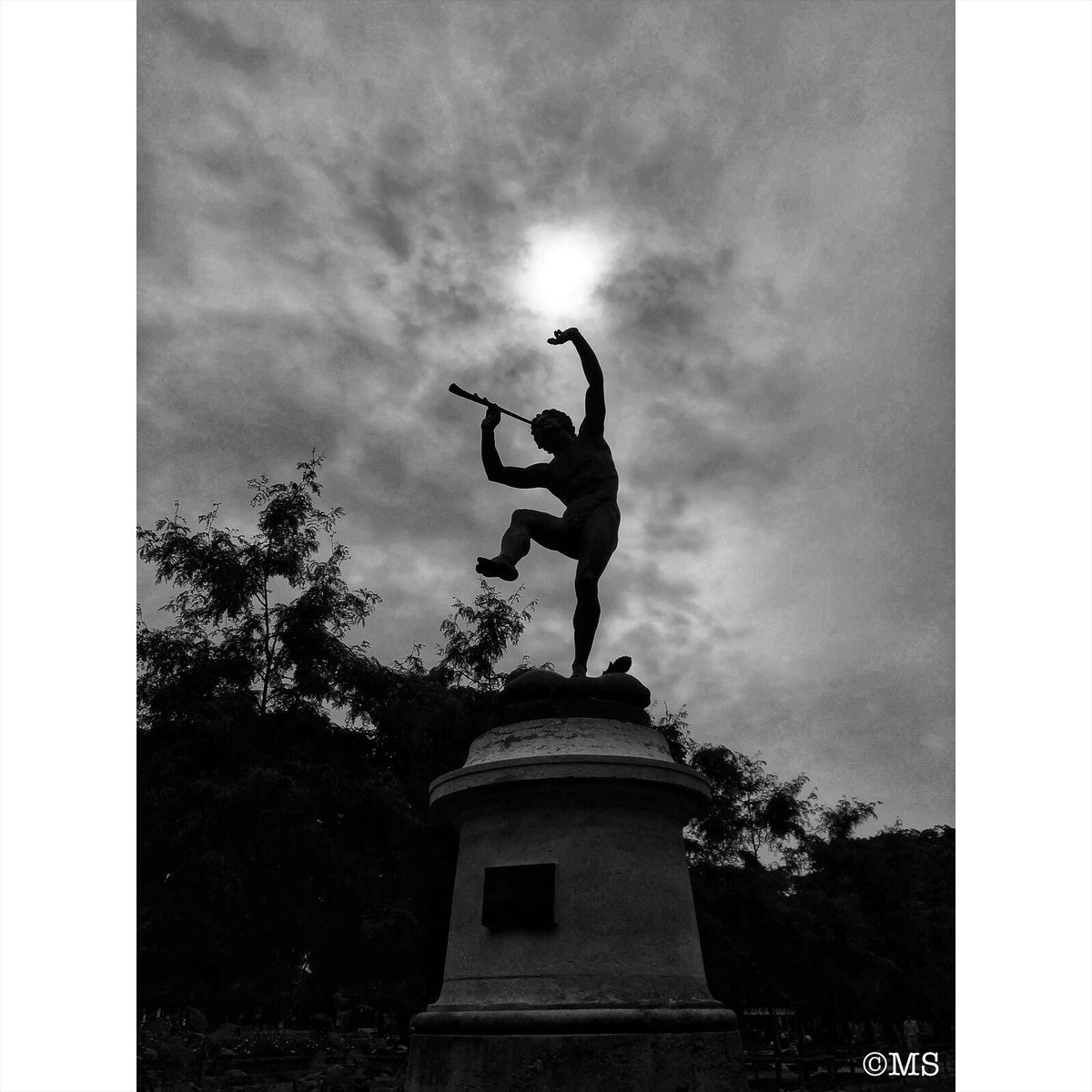 SabaMelodie's tweet photo. "Comme un écho lumineux"
À retrouver sur mon compte Instagram ☀️ : _ms_bnw 
https://t.co/EDobRhH3ZA #photo #Luxembourg https://t.co/44Pe55NTzm