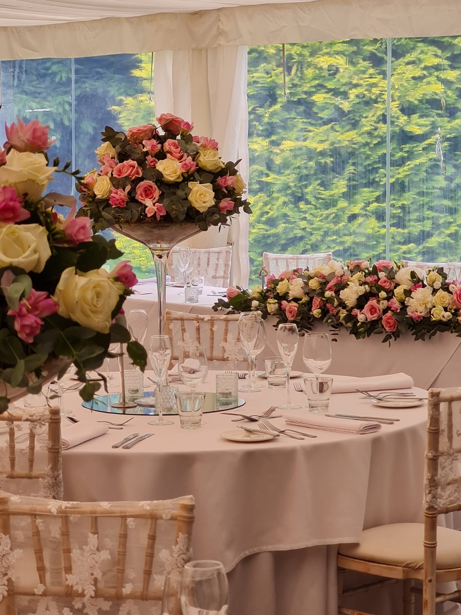 FlowerTops_uk's tweet photo. Come and book your wedding consultation at @FlowerTops_uk #rhyl #weddings @NubRhyl @RhylBusiness  @DenbighshireCC @NorthWalesTweet @NWalesSocial https://t.co/W08Eg8cslK