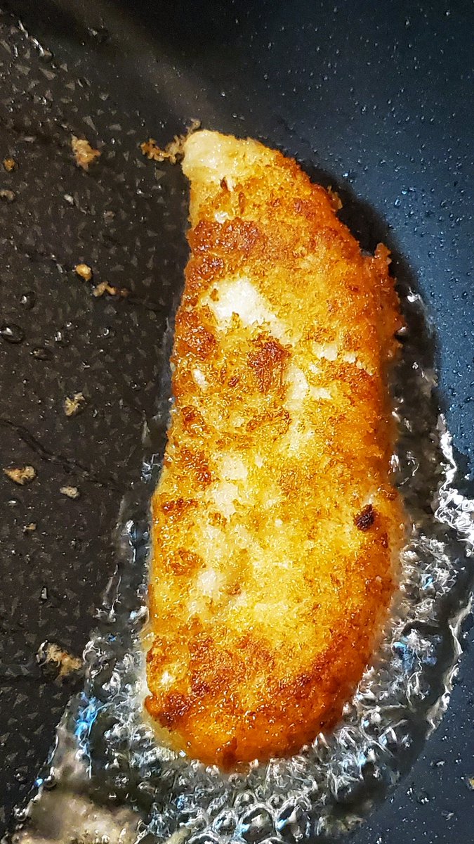 ぶらんか On Twitter 鶏ササミの紫蘇チーズフライ 何度か紹介してるけど復習がてら ササミを包丁で半分に切り開き 切った紫蘇 スライスチーズを挟み しっかり閉じる マヨネーズを塗ってパン粉に付け 油引いたフライパンで両面じっくり揚げたら完成 ぶらん