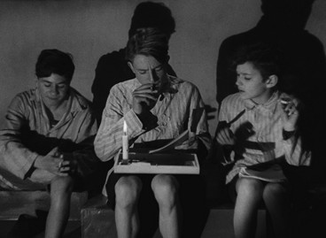 merlinpapin3's tweet photo. Dans le cadre des #MilleFilmsDeMaVie , je vous propose #LesDisparusdeSaintAgil de #ChristianJaque (1938) avec #EricVonStroheim #MichelSimon #ArmandBernard #SergeGrave #Mouloudji #JeanClaudio #AiméClariond #RobertleVigan

@Jouxplane83 @tbarnaud @FredOL69007 https://t.co/gloq69JEFk