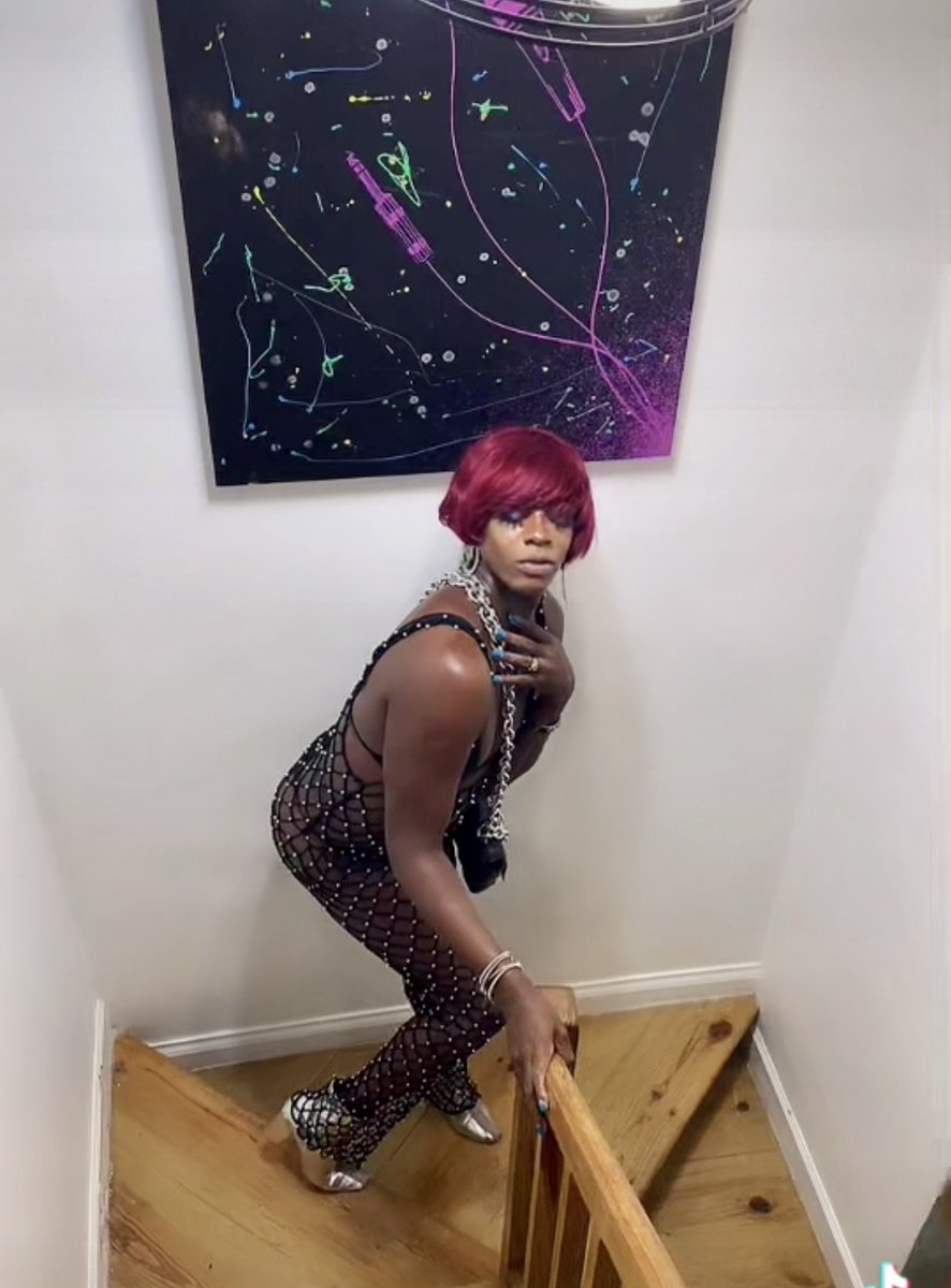 EmaniTheStylist's tweet photo. You’re SO MONEY BABY. Good Vibes Only. The best of fashion this week on the Gram.
.
.
Outfits by: @ash_slay
#cotterells__emphasis
#blacktranscreative #blacklivesmatter #blacktransvisibility #transpower #empoweringtranswomen #nonbinaryArt #lgbtpride #pridemonth2021 #TeamLove https://t.co/CrBTngnNPF