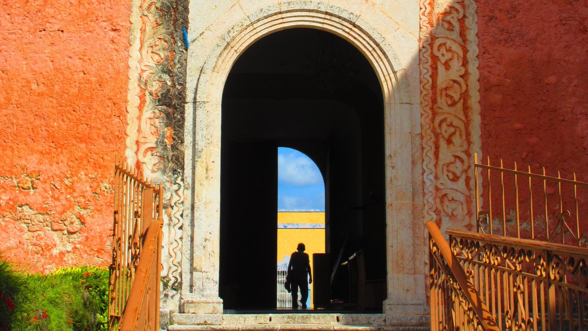 kuking1's tweet photo. Merida in Yucatan, Mexico is a city brimming with culture, colour and music! #Merida #Yucatan #MexicoTravel #ColoursofMexico https://t.co/xd6voBIrUc