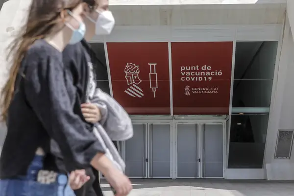 🔴Arranca este lunes la vacunación de los treintañeros en la Comunitat Valenciana cutt.ly/Hmk44Pt vía <a href="/larazon_cv/">La Razón Comunidad Valenciana</a> 

📊  <a href="/GVAsanitat/">GVA Sanitat</a> prevé administrar durante toda la semana un total de 451.816 dosis
