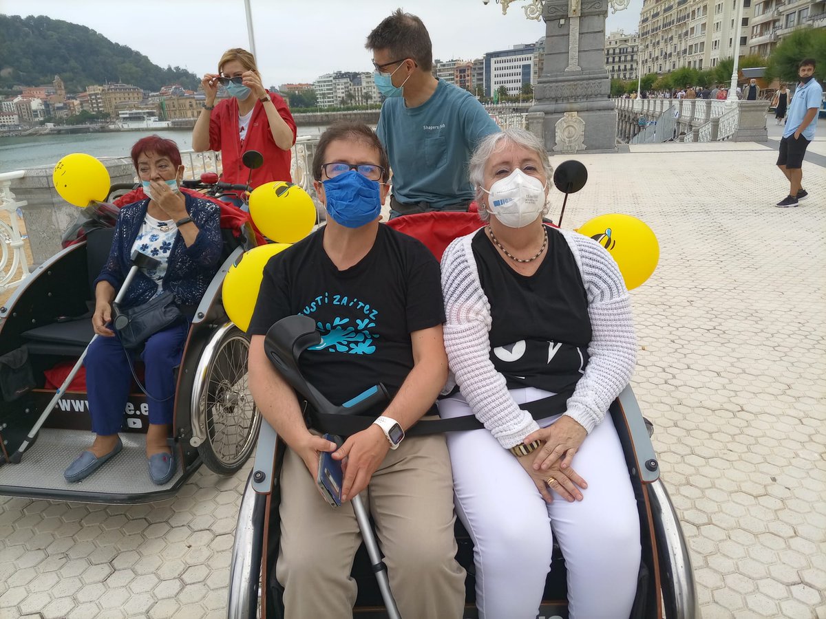 agisasgipuzkoa's tweet photo. Bideak Zabalduz esku-hartze proiektuaren grabazio fasea egiten. Atzo Kontxatik grabatzeko aprobetxatu genuen.
#programak #eskuhartzesoziala #gizarteratzea #dinamizaziokomunitarioa https://t.co/013QlQnLuR