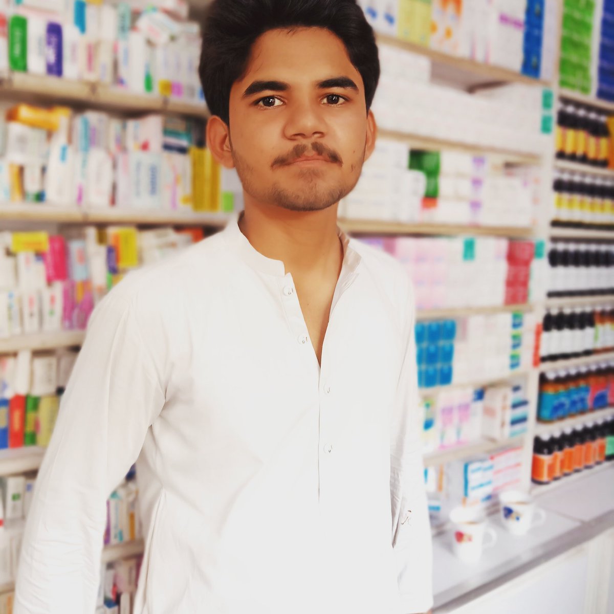 اسے کہنا ہم ازل سے اکیلے رہتے ہیں
تم نے چھوڑ کر کوئی کمال نہیں کیا
😏😏