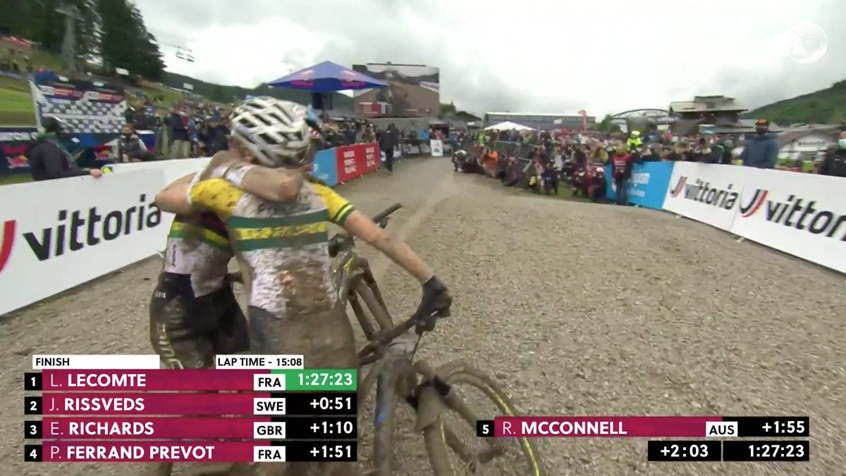 #MBWorldCup ¡Nuevo podio! Gran actuación de <a href="/bec_mcconnell/">Bec McConnell</a> logrando un valioso quinto puesto en Les Gets sobre el duro y embarrado circuito francés.