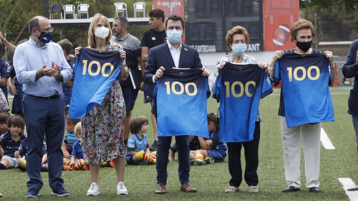 La Unió Esportiva Santboiana celebra els 100 anys!!! L'acte d'inici del #centenariUES ha comptat amb la presència de <a href="/perearagones/">Pere Aragonès i Garcia</a>, <a href="/LluisaMoretSabi/">Lluïsa Moret Sabidó</a> i la filla del fundador del club, Rosa Aleu.
👉 uesantboiana.com
#orgulldeciutat #ferrosantboi #santboi