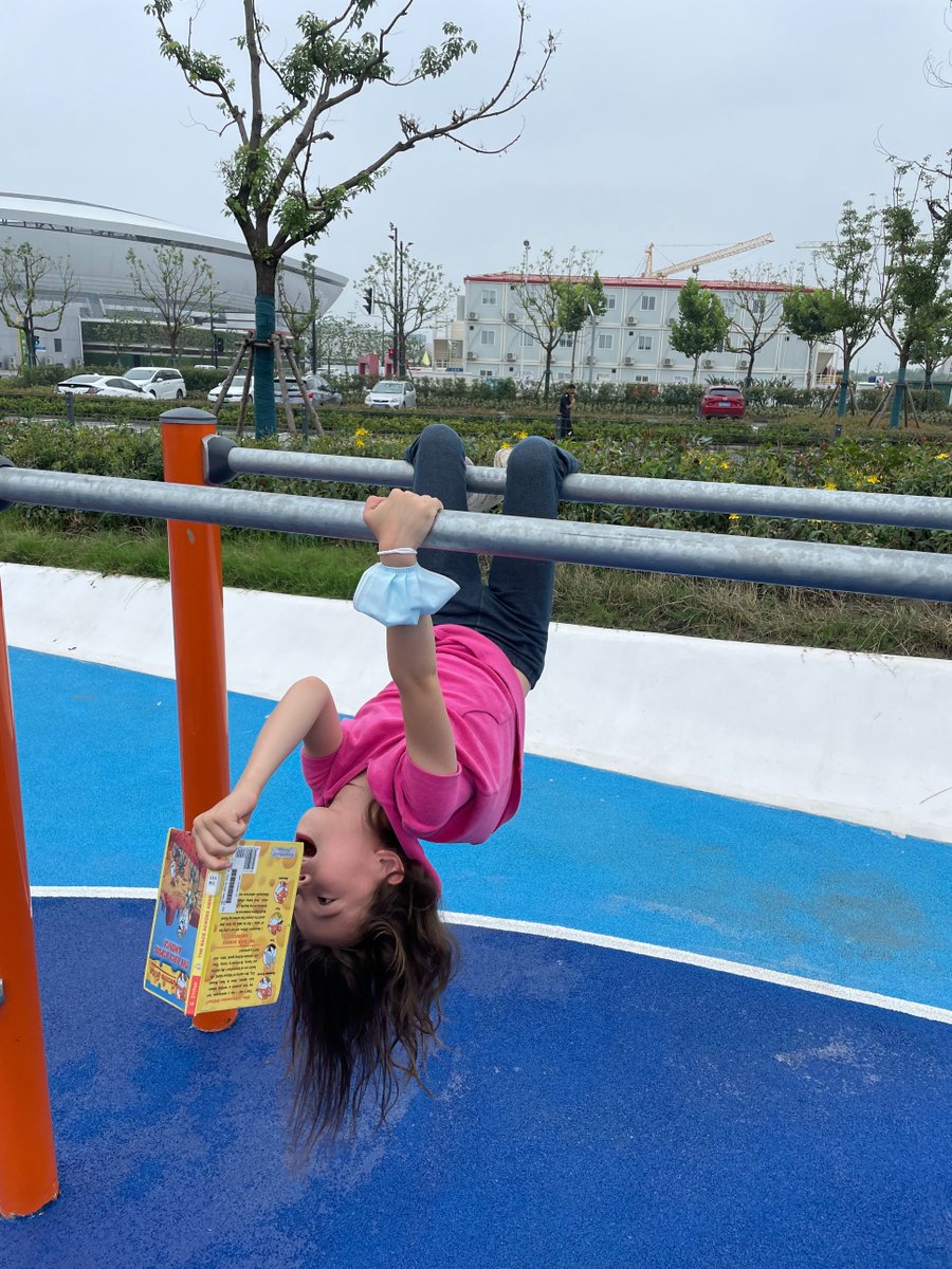 kimbrap's tweet photo. 3rd grader enjoying her vacay, just hanging around reading, as you do.
#LetThemRead
#ReadingintheWild
#KidsCaughtReading https://t.co/bbCiyOVDK5